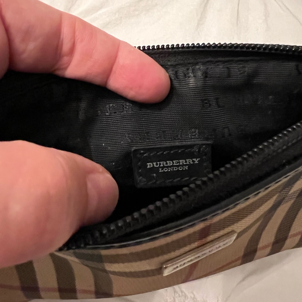 Classic Burberry Cosmetic Bag - Picture 5 of 5